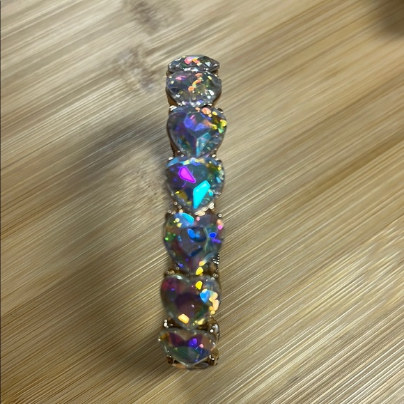 Elegant Gold and Iridescent Heart Bracelet - Picture 1 of 2